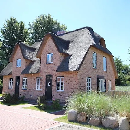 Holiday home Reetkate & Strohhuette Reetdachhaus Reetkate *